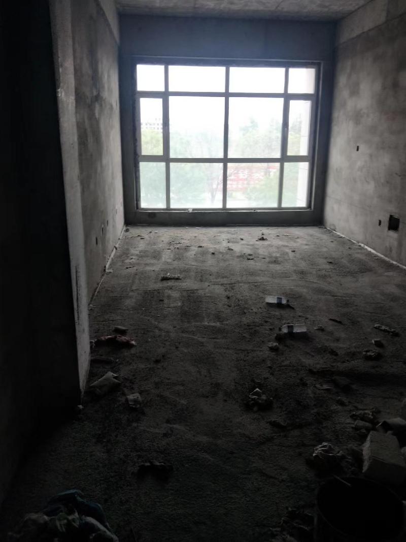 察素齐镇工农北路路西金地雅苑（原名润华小区酒店）东门南侧总层数5层（地上4层，地下1层）转让项目询价