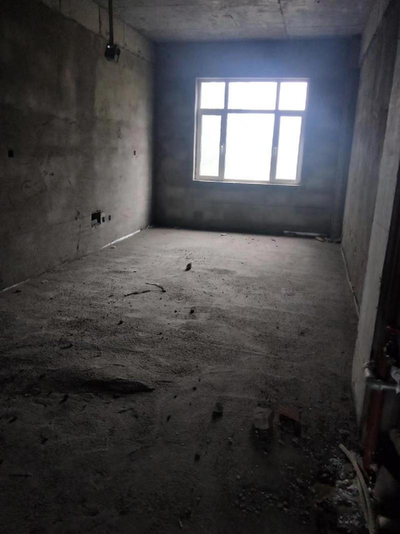 察素齐镇工农北路路西金地雅苑（原名润华小区酒店）东门南侧总层数5层（地上4层，地下1层）转让项目询价