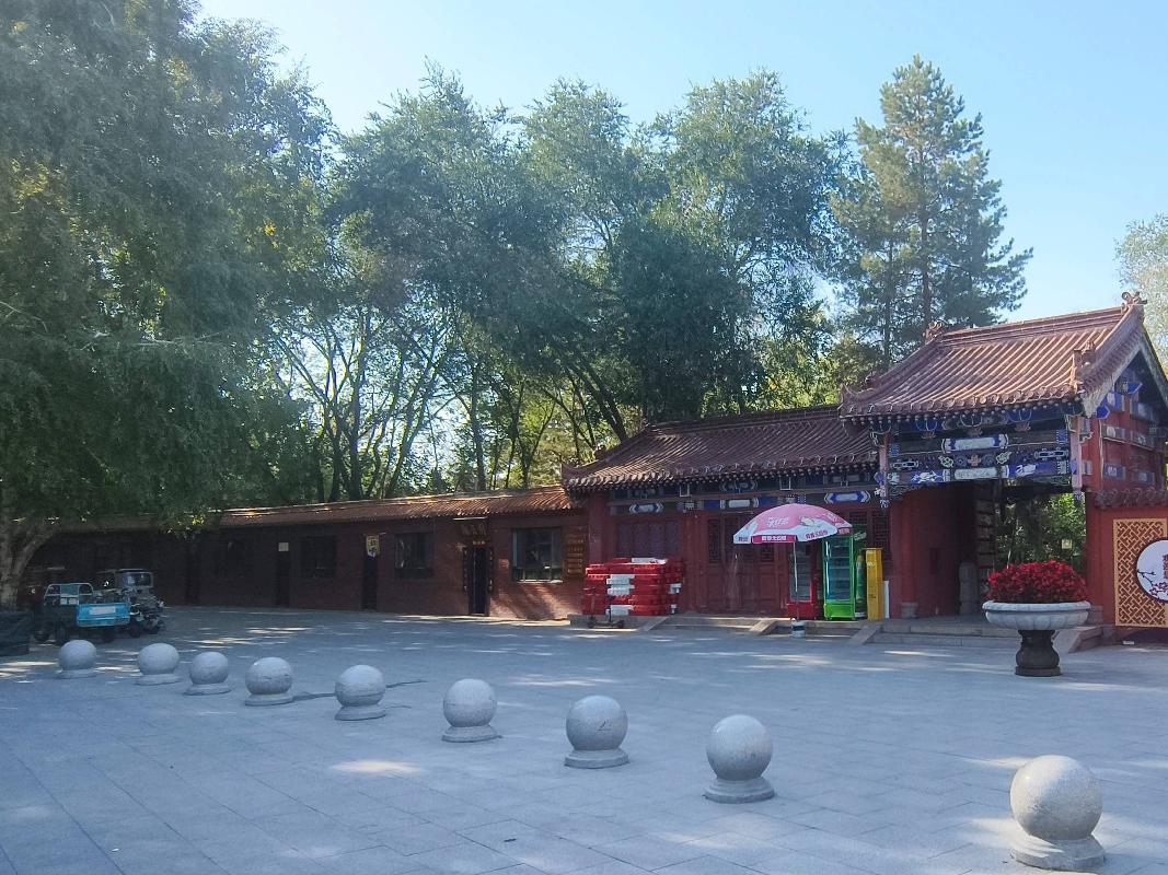 奎屯市国有资产投资集团有限责任公司位于北京西路59号锦绣园风景区（古街、珍苑、游泳池、毡房、南门厢房26间）24157.19㎡对外招租（租期6个月）