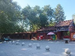 奎屯市国有资产投资集团有限责任公司位于北京西路59号锦绣园风景区（古街、珍苑、游泳池、毡房、南门厢房26间）24157.19㎡对外招租（租期6个月）