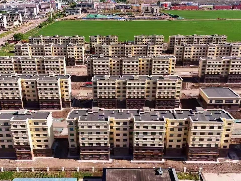 昭苏县住建局位于昭苏县东城区牧歌馨居及南城区平山佳苑小区内的1134套城镇保障性住房经营权对外承包（经营权二十年）