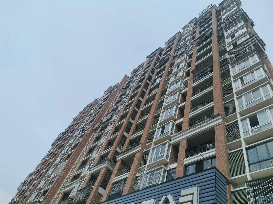 安庆市迎江区华中东路水岸花都小区A-3幢1单元21套住宅转让公告