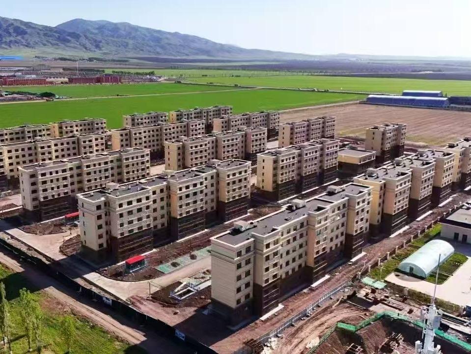 昭苏县住建局位于昭苏县东城区牧歌馨居及南城区平山佳苑小区内的1134套城镇保障性住房经营权对外承包（经营权二十年）