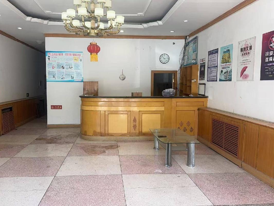 新疆巩乃斯种羊场有限公司位于伊宁市英阿亚提街85号原驻伊办公楼2-5层约2043.94㎡对外招租，租期八年