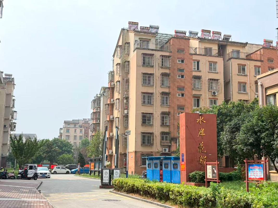 安庆市迎江区华中东路水岸花都小区C-17幢、C-18幢、C-19幢等16套住宅转让公告