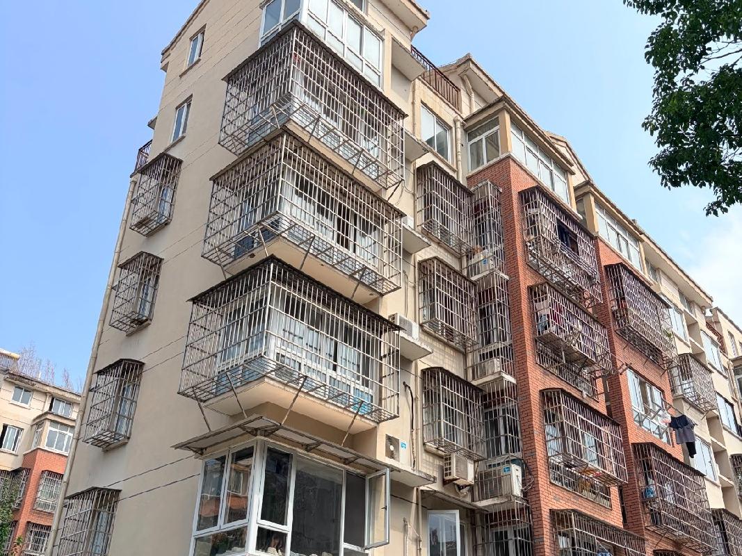 安庆市迎江区华中东路水岸花都小区C-17幢、C-18幢、C-19幢等16套住宅转让公告