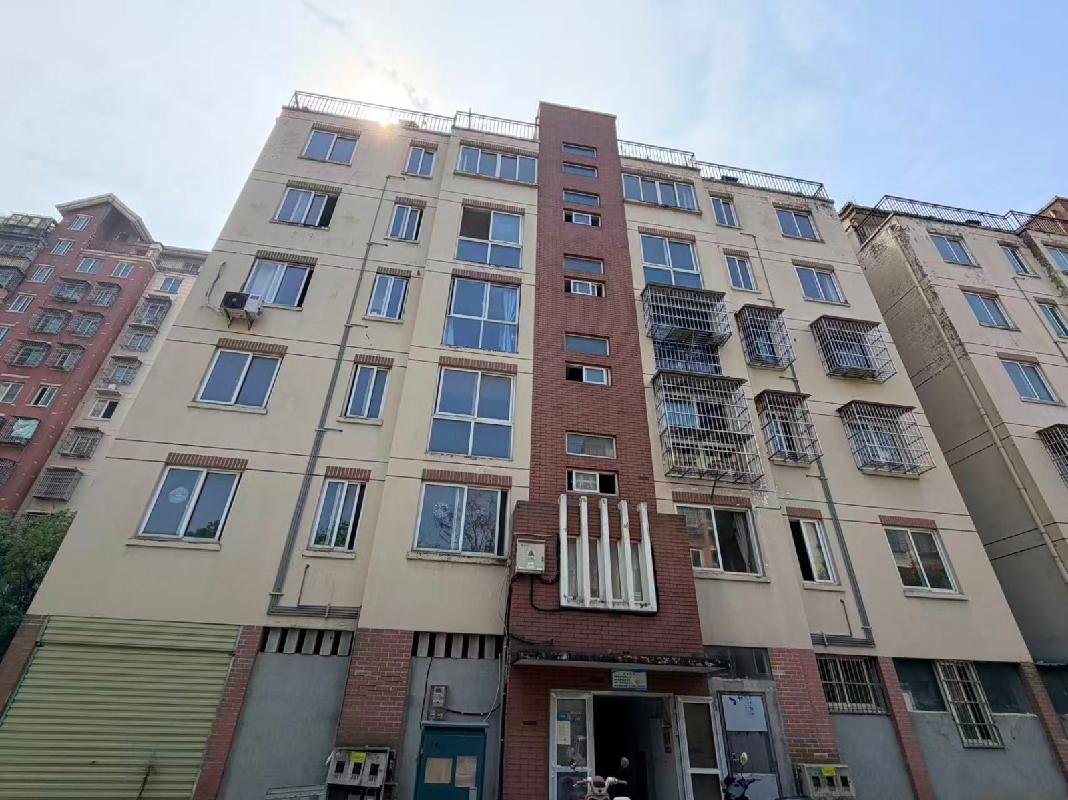 安庆市迎江区华中东路水岸花都小区C-11幢、C-13幢、C-14幢等16套住宅转让公告