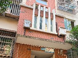 安庆市迎江区华中东路水岸花都小区C-17幢、C-18幢、C-19幢等16套住宅转让公告