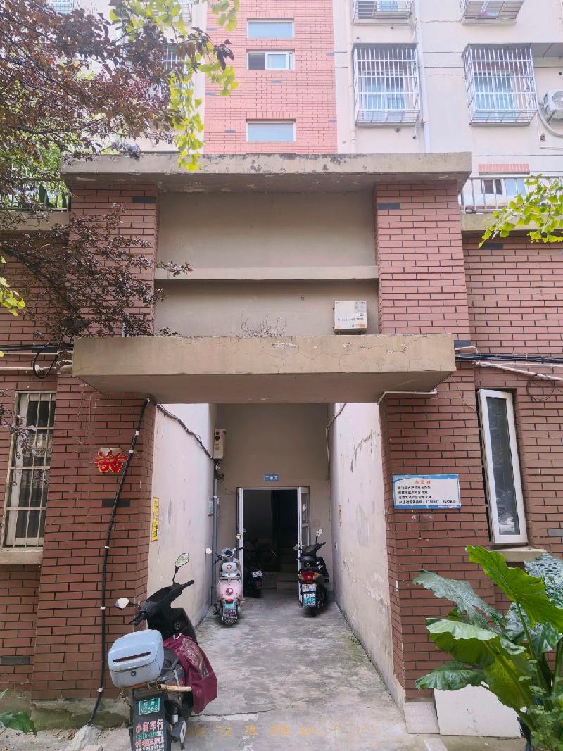 安庆市迎江区华中东路水岸花都小区C-24幢、C-2幢、C-3幢、C-4幢、C-8幢、C-9幢共20套住宅转让公告