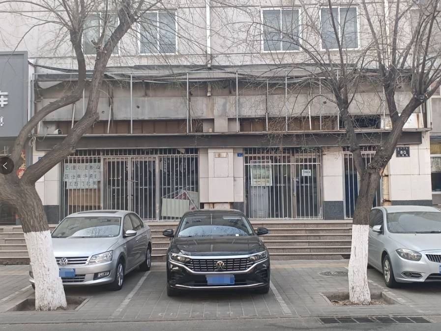 赤峰市红山区西屯办事处二西街居委会二西街路北西11、赤峰市红山区西屯办事处二西街居委会二西街路北通联市场1号楼15-20轴2-4层转让