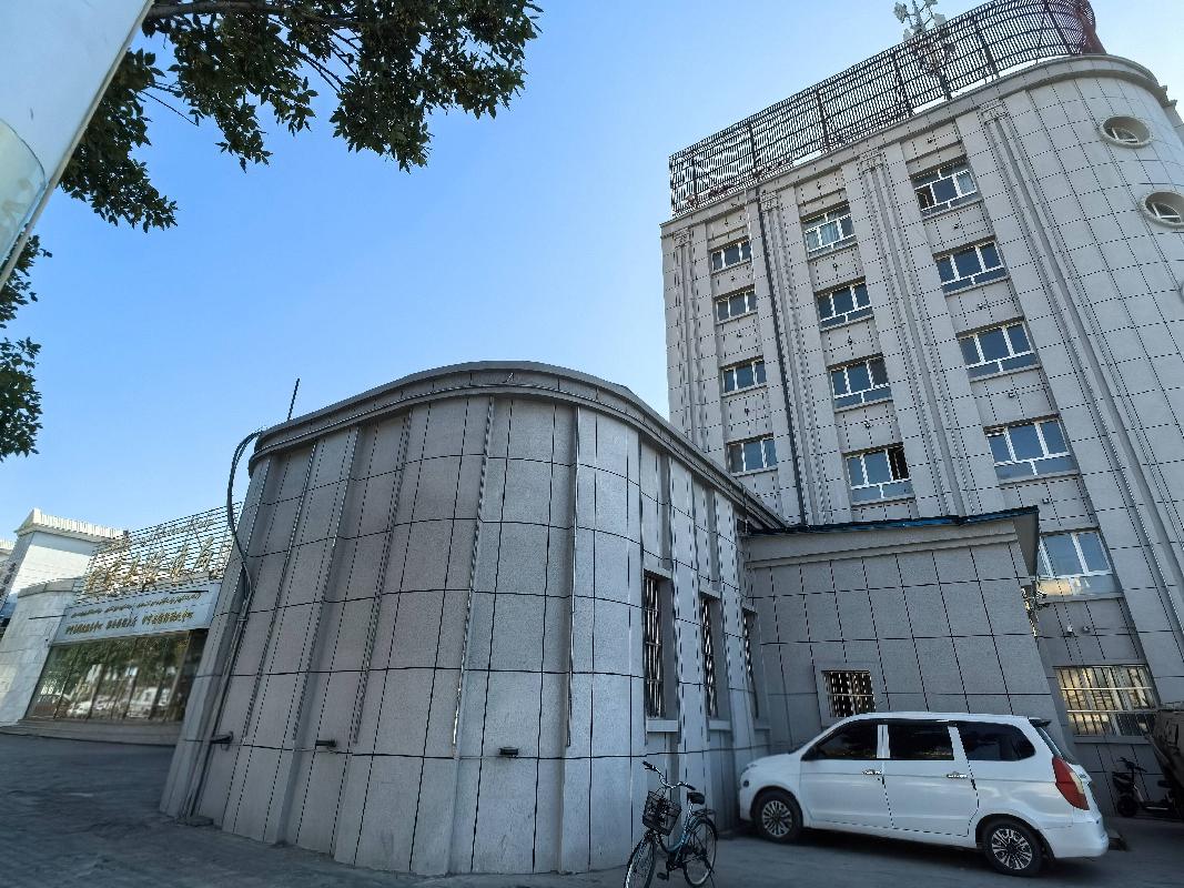 [伊犁哈萨克自治州]伊宁县国有资产投资经营有限公司位于伊宁县三区五道桥路东侧原信访局办公楼约567.32㎡对外招租，租期五年