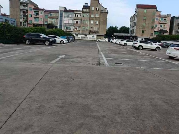 衢江区樟潭街道沈家村原临时菜市场以南停车场场地公开挂牌招租
