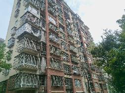 安庆市迎江区华中东路水岸花都小区C-24幢、C-2幢、C-3幢、C-4幢、C-8幢、C-9幢共20套住宅转让公告
