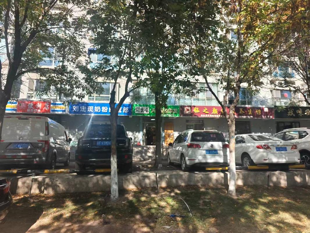 新疆水发智慧服务有限公司伊宁市分公司位于伊宁市山东路伊河苑小区1号楼十套沿街住宅约927㎡对外招租，租期三年