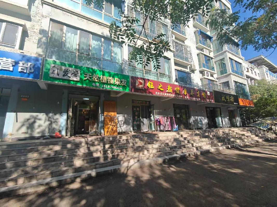 新疆水发智慧服务有限公司伊宁市分公司位于伊宁市山东路伊河苑小区1号楼十套沿街住宅约927㎡对外招租，租期三年