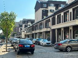 呼和浩特市新城区毫沁营村约21000.00 ㎡商铺整体对外出租(租金底价0.3元/平方米/天，租期15年)