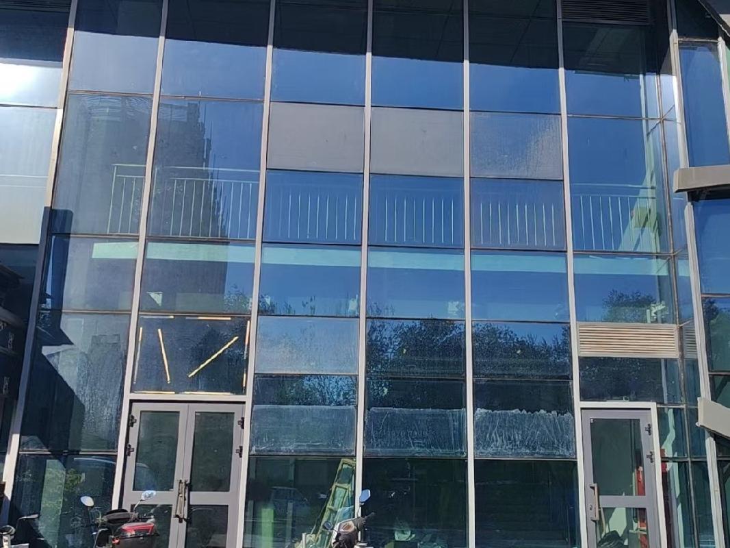 奎屯市国有资产投资集团有限责任公司位于综合客运站团结南街9-2号商铺450.7㎡对外招租（租期3年）