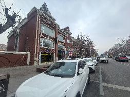 霍尔果斯出入境边防检查站位于霍尔果斯市亚欧南路1号一栋临街商铺（9491.98㎡）对外招租，租期五年