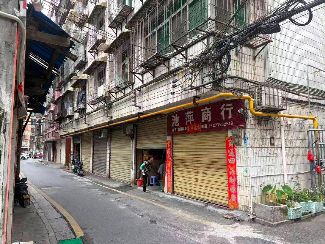 郴州市乌石矶原经济建设投资公司住宅小区、燕泉路7号罗家井购物城5处铺面转让（第三次）