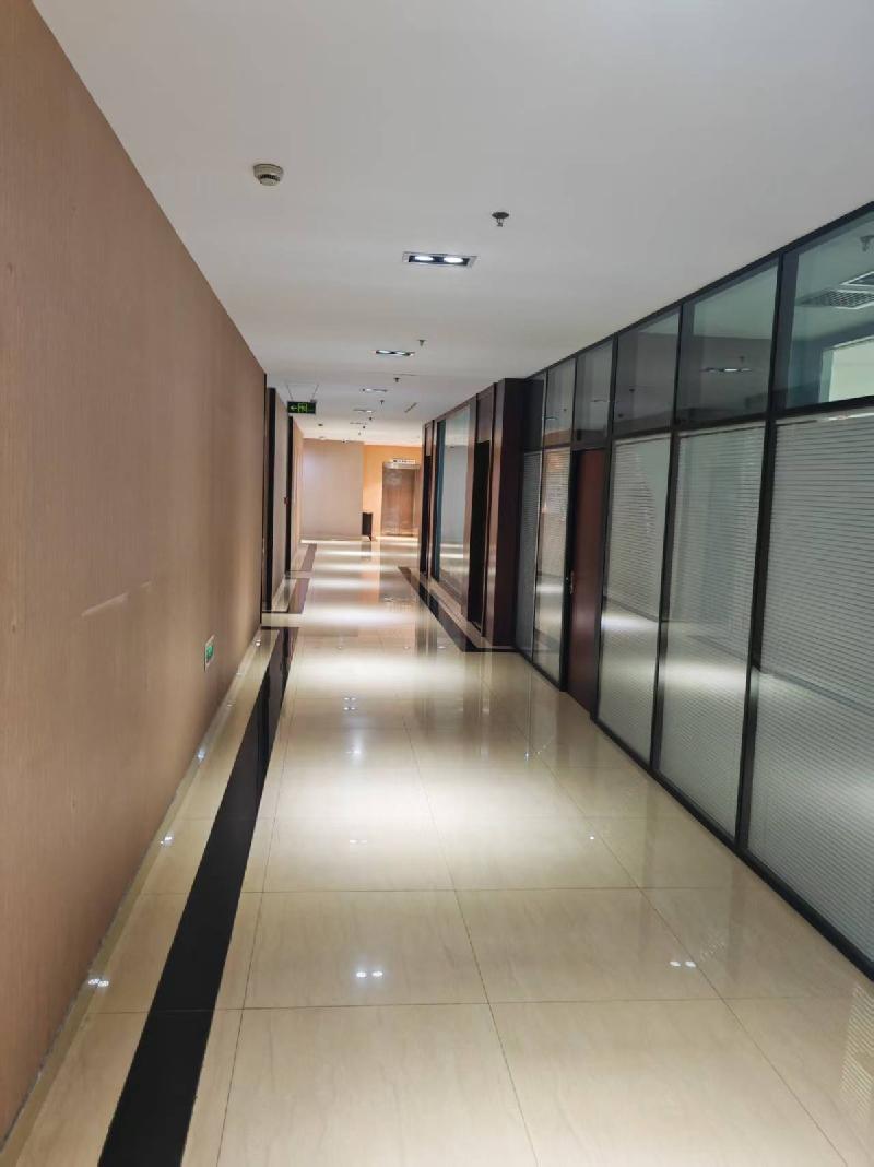 呼市新华东街北水岸小镇G5号楼总部经济大厦部分楼层办公室出租（年租金底价6471500元，含税）(国资监测编号GR2026NM1004613)