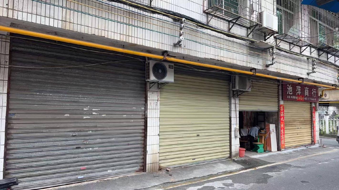 郴州市乌石矶原经济建设投资公司住宅小区、燕泉路7号罗家井购物城5处铺面转让（第三次）