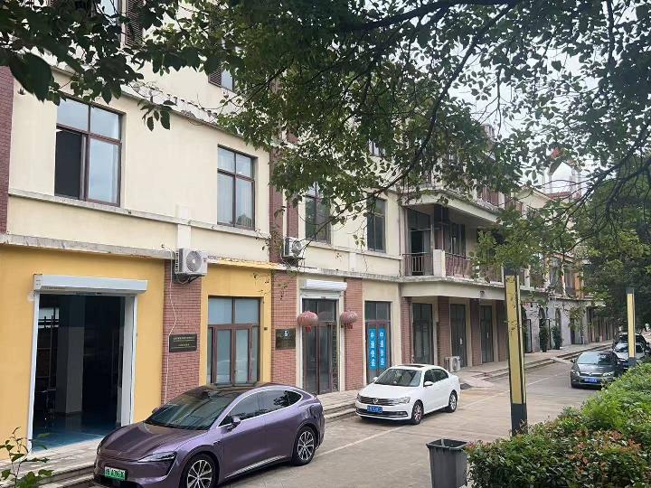 淮安经济技术开发区宏恒胜路168号汇金行。欧尚风情街西区5-5005室招租公告