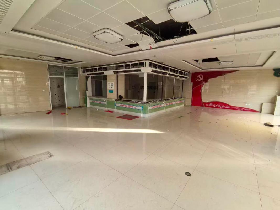 乌拉特前旗乌拉山镇教育路行吟水榭小区1-4号楼16号商铺转让项目