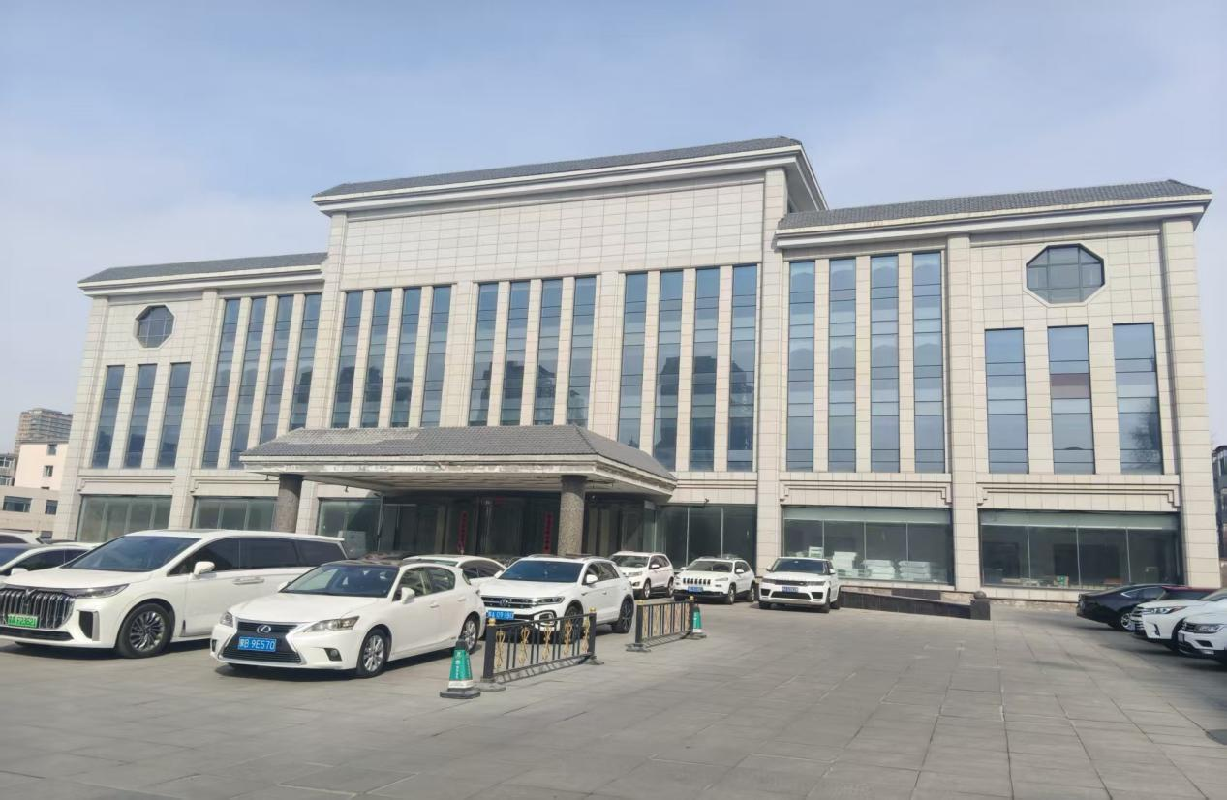 呼和浩特市新城区新华大街175号地铁1号线人民会堂站A口内蒙古日报社旧办公区院内整栋房产出租（租金2426760元/年，租期5年）(国资监测编号GR2026NM1004627)