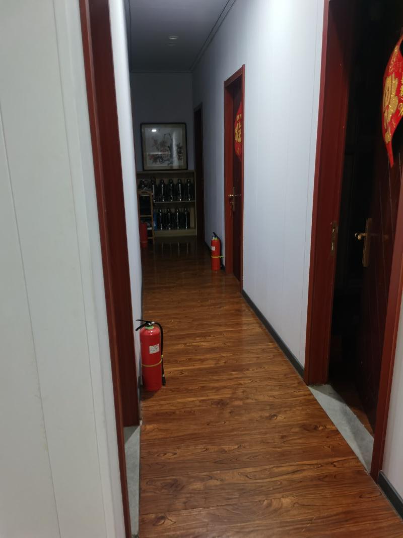 鄂尔多斯市东胜区伊化南路9号街坊天佑大厦1号楼205号商业房产转让