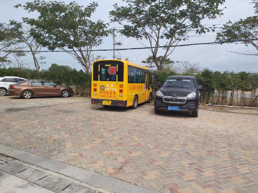 琼B16776宇通牌校车和琼B20650安凯牌校车分别转让