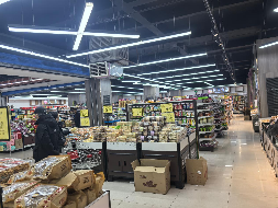 乌海市乌达区维邦广场（由维邦市场、维邦商场、维邦餐饮楼组成）二楼、三楼自有房产公开挂牌转让