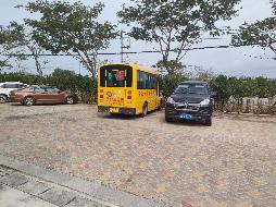 琼B16776宇通牌校车和琼B20650安凯牌校车分别转让