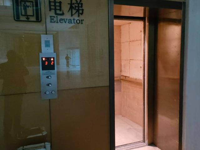 新城宾馆国宾北楼2台三层三站式废旧电梯 公开转让项目转让公告