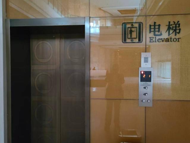 新城宾馆国宾北楼2台三层三站式废旧电梯 公开转让项目转让公告