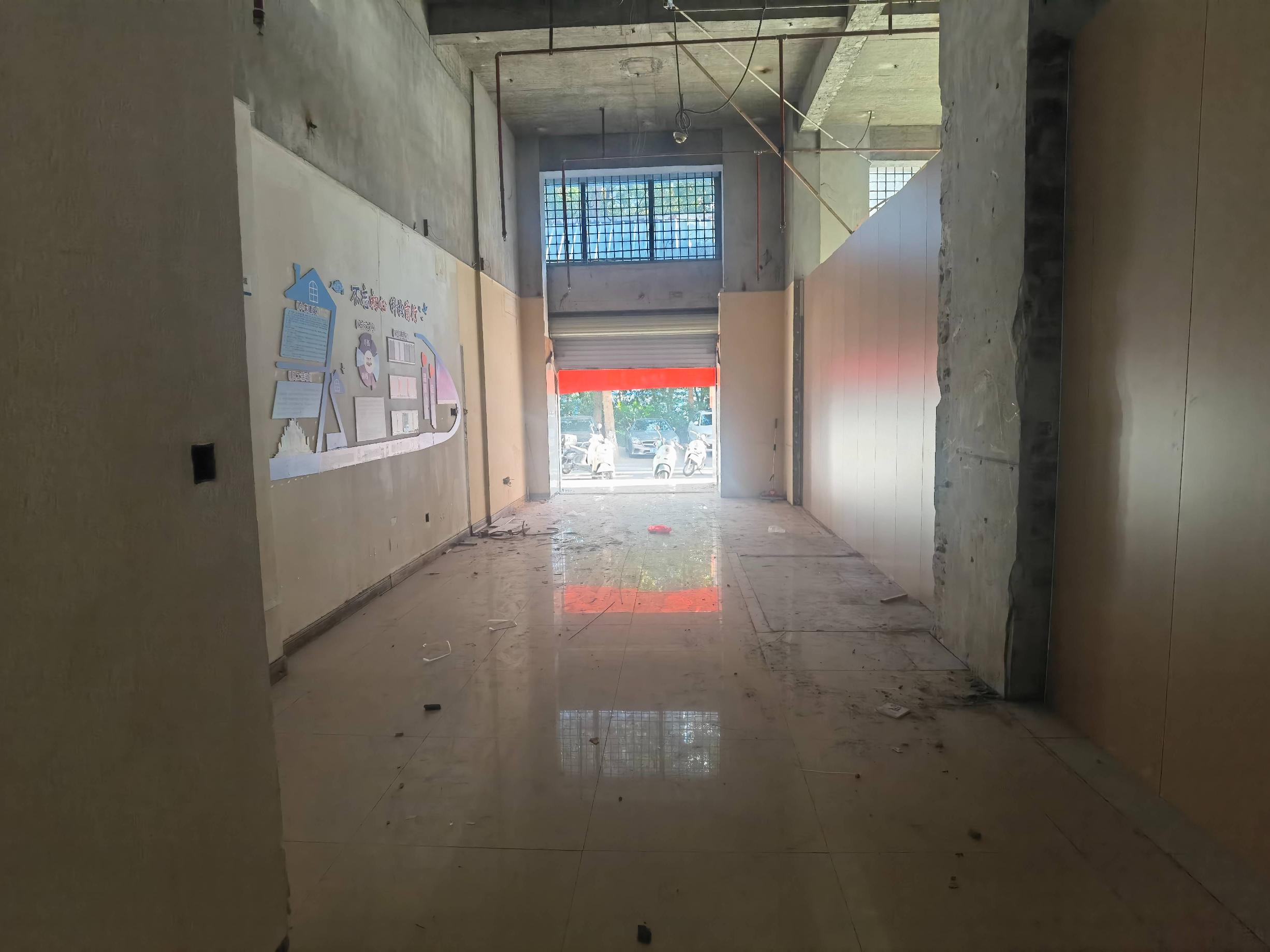 柳州市桂中大道南端2号阳光壹佰城市广场7栋沿街一间商铺租赁权招租公告