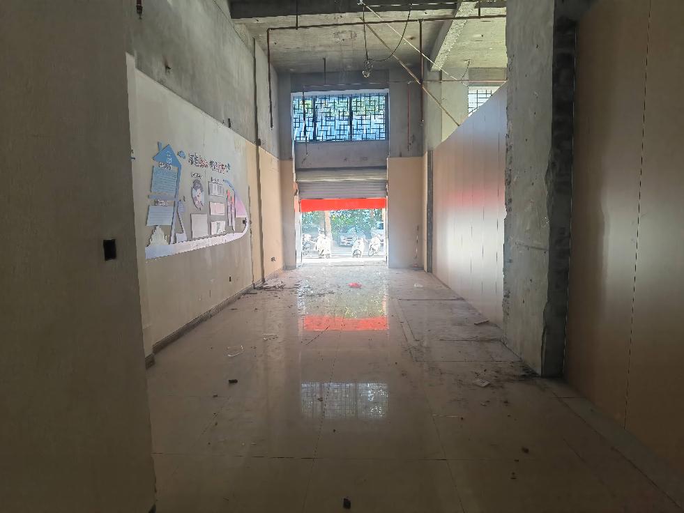 柳州市桂中大道南端2号阳光壹佰城市广场7栋沿街一间商铺租赁权招租公告