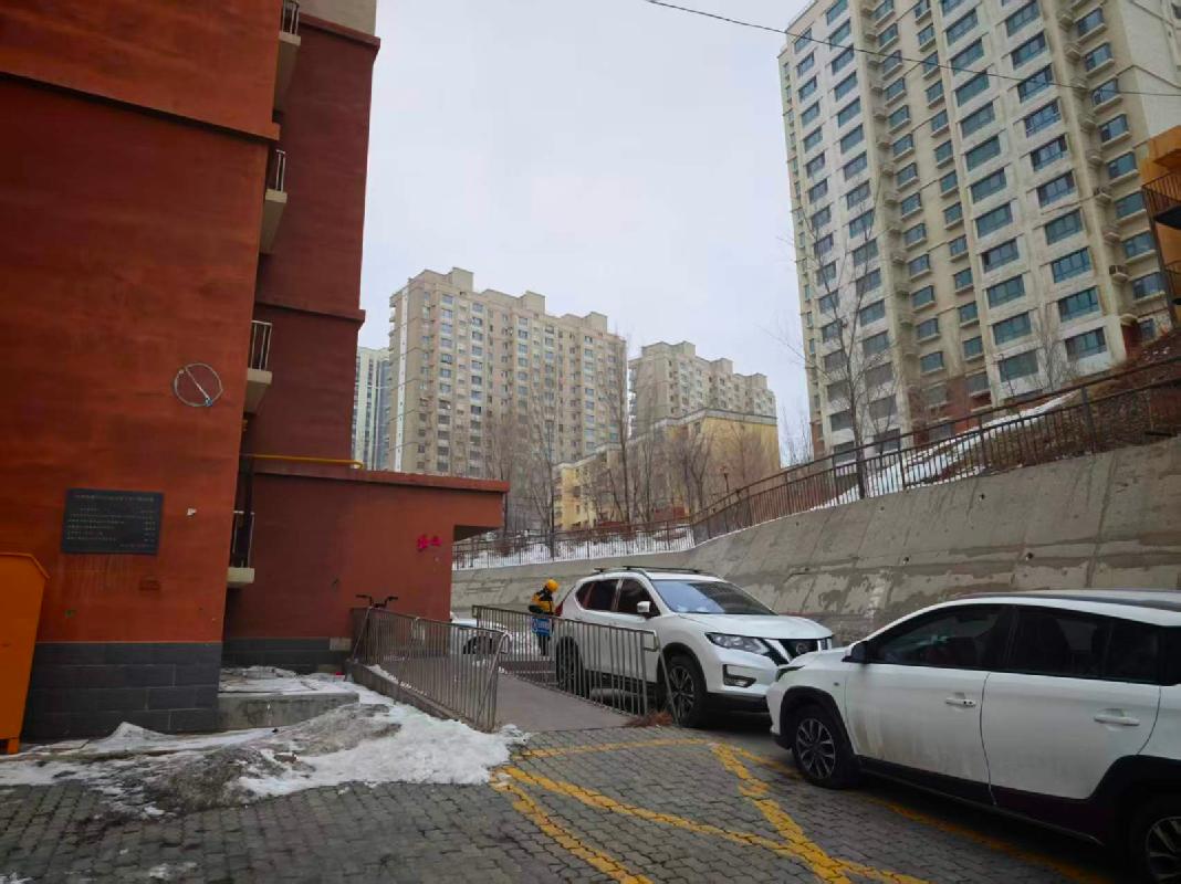 新疆中泰环鹏有限公司转让位于乌鲁木齐市沙依巴克区青峰路504号雅宏佳苑商住小区17号楼1单元1202室(国资监测编号GR2026XJ1001998)