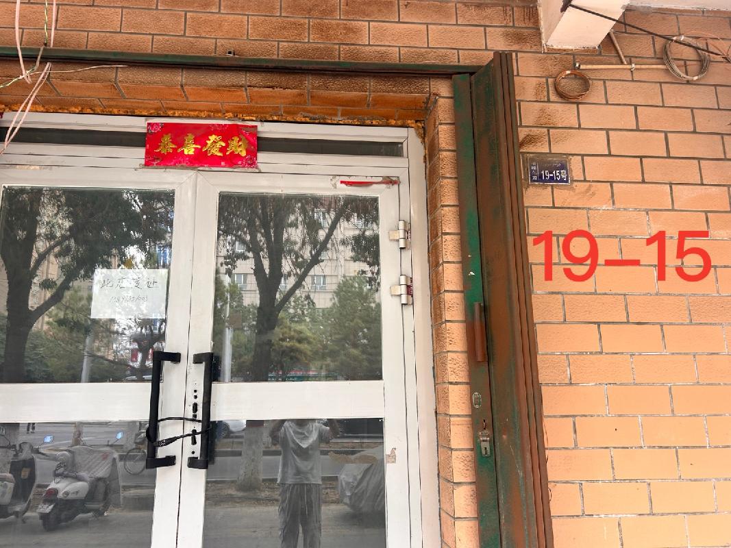 奎屯市市场管理服务中心位于夏哈拉小区南43米处熟食品加工基地沙湾街19-15号（46.14㎡）对外招租租期2年