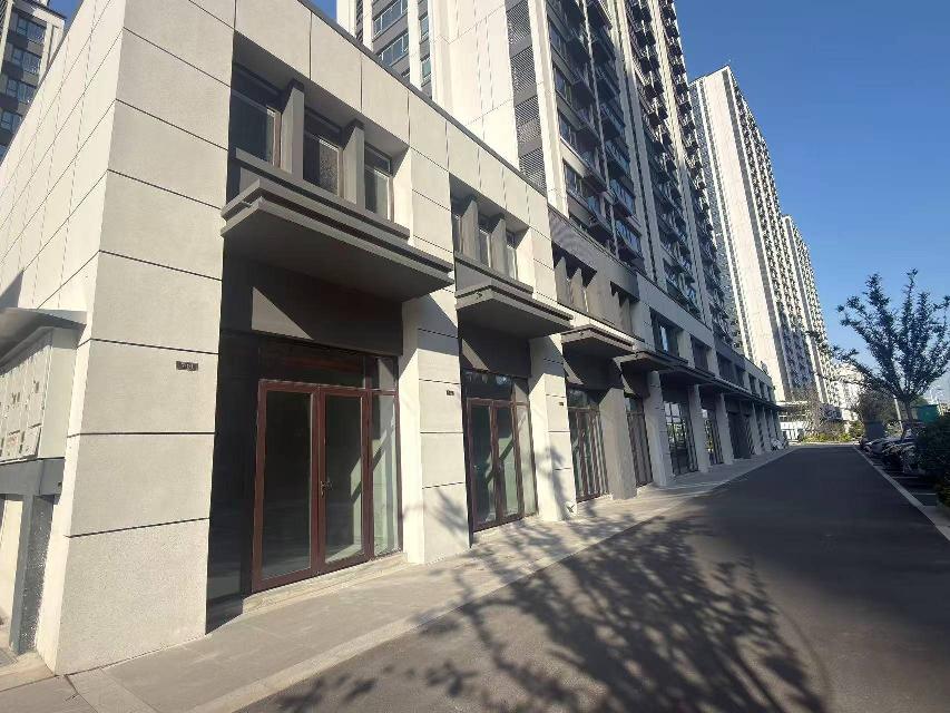 雅居苑7号楼01-04招租公告