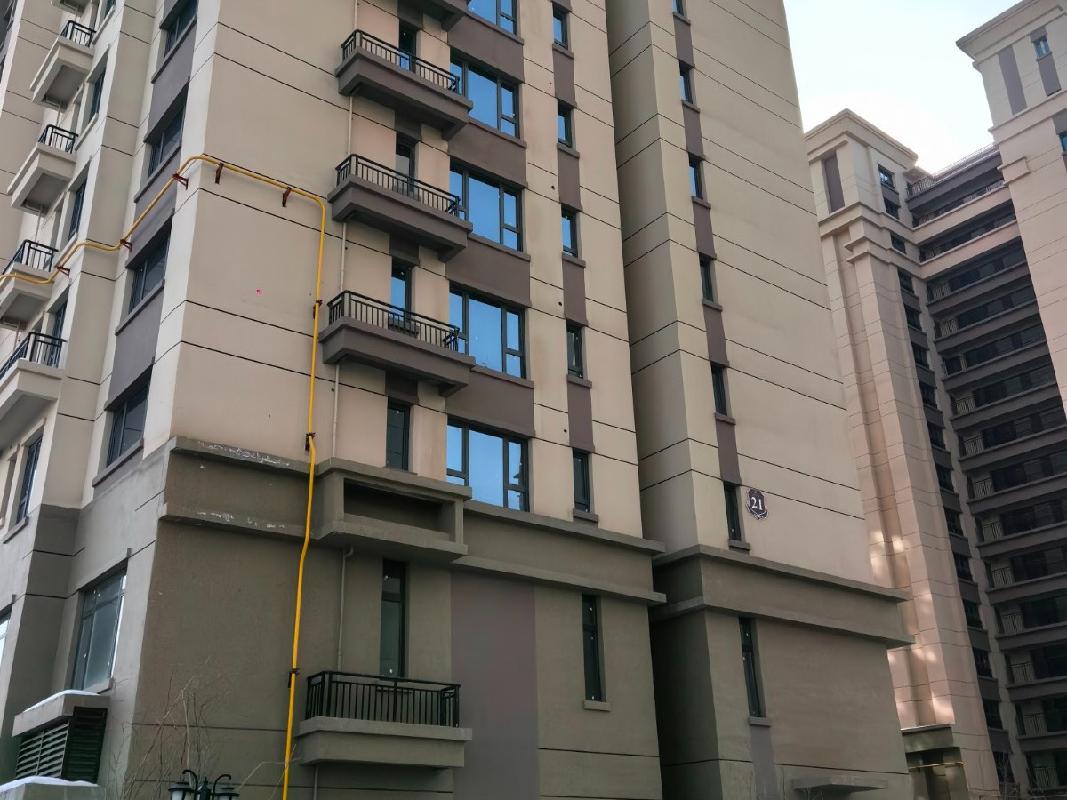新疆天惠商业管理有限责任公司转让位于乌鲁木齐市高新技术产业开发区（新市区）宁波街99号名门之都小区21#服务型公寓1013、1408-1413、1508-1514、1517、1518、1520室房产（资产包三）