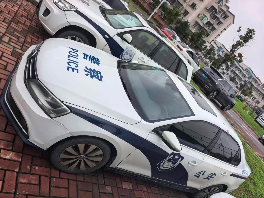 2辆奇瑞牌和2辆大众牌小型轿车转让公告