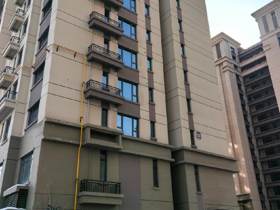 新疆天惠商业管理有限责任公司转让位于乌鲁木齐市高新技术产业开发区（新市区）宁波街99号名门之都小区21#服务型公寓1217、1218、1220、1515、1516、1519室房产（资产包二）