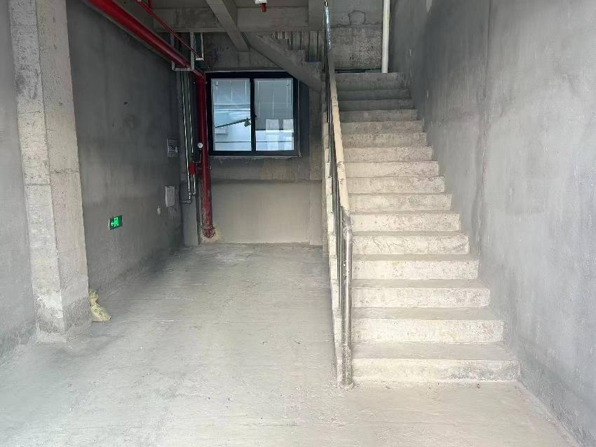 雅居苑6号楼23招租公告