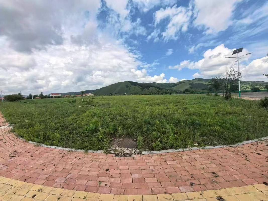 兴安盟阿尔山市口岸开发区两块相连土地伊经十五路西侧地块住宅餐饮用地使用权转让