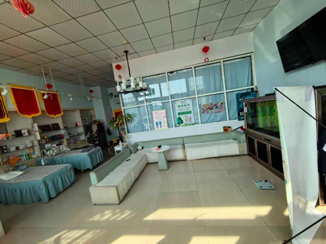 达拉特旗树镇新华路东，德胜大街南，蒙达陶瓷广场写字楼南4号底商转让