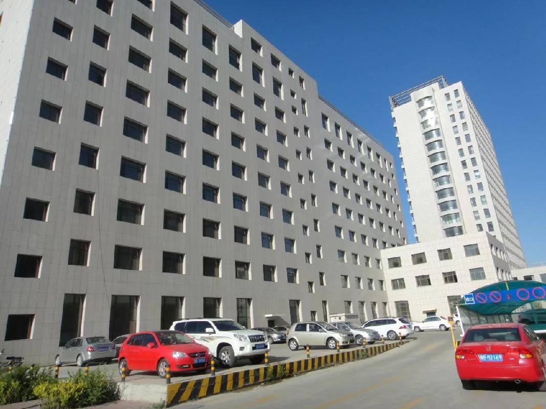 内蒙古自治区包头市稀土高新区校园南路北、沼潭东路东的生产化验中心楼1层、3层（东部区域）、4层、5层、6层及地上39个车位、地下28个车位整体公开招租（年租金底价559008.00元（含税），租期1-10年）(国资监测编号GR2026NM1005009)