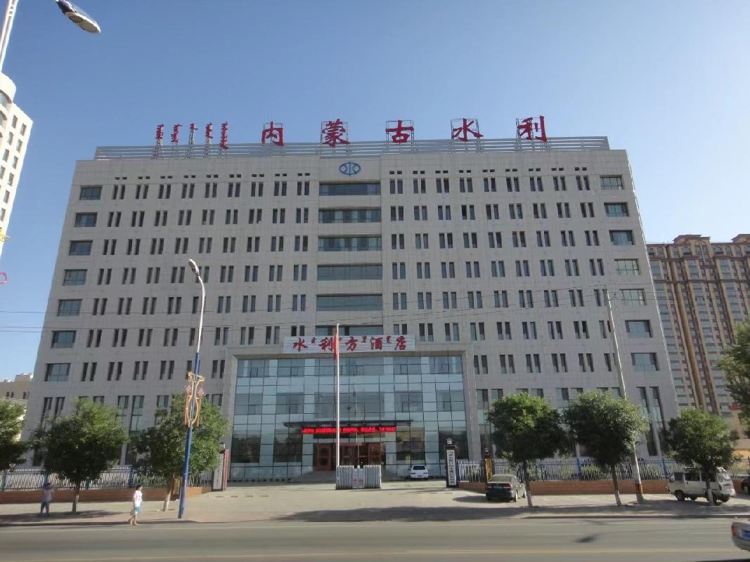 内蒙古自治区包头市稀土高新区校园南路北、沼潭东路东的生产化验中心楼1层、3层（东部区域）、4层、5层、6层及地上39个车位、地下28个车位整体公开招租（年租金底价559008.00元（含税），租期1-10年）(国资监测编号GR2026NM1005009)