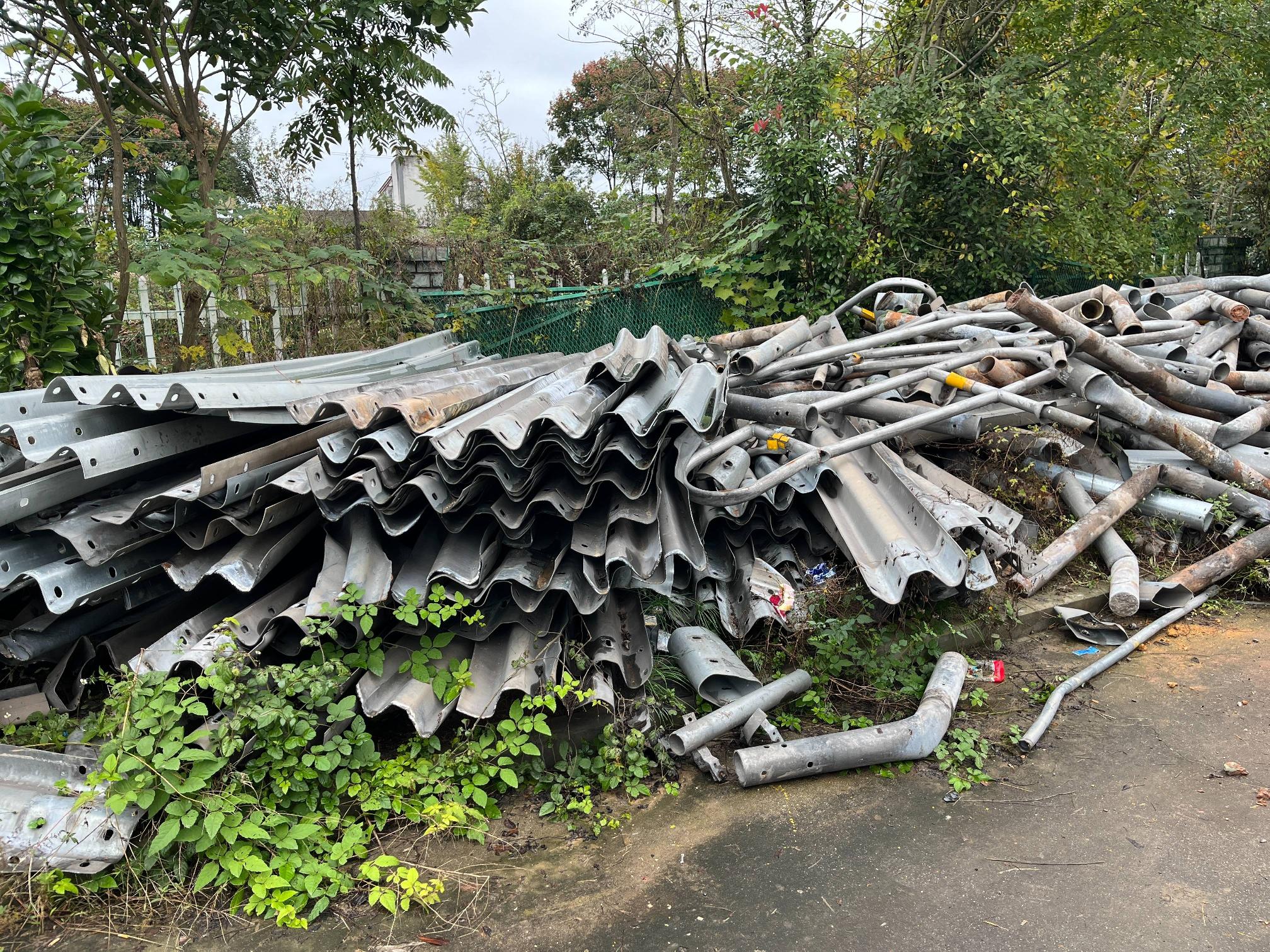 四川高速成都分公司一批废旧物资（桥梁钢管护栏、电脑、打印机、铅酸电池等）转让公告（以百分比挂牌，加价幅度为百分比）