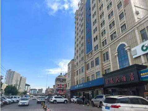 [伊犁哈萨克自治州]第四师创锦棉业有限公司位于霍城县清水河2区北京东路马蹄铁商业广场B栋四层-八层房屋（面积约3701.19㎡）对外招租，租期五年