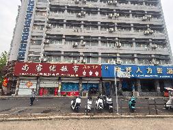 东海县牛山街道站前街120号29幢1层朝东门面房北侧4间及相连1层6间房屋整体招租